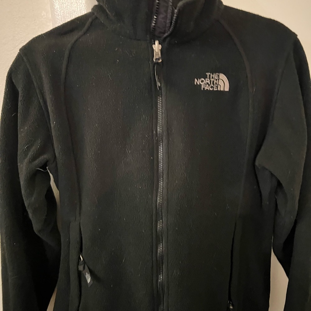 Northface zip up women’s jacket. Perfect condition- no pet home